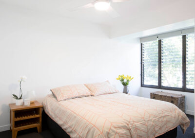 queen-bedroom-Sandrift-apartments-luxury-unit-211-nobbys-beach